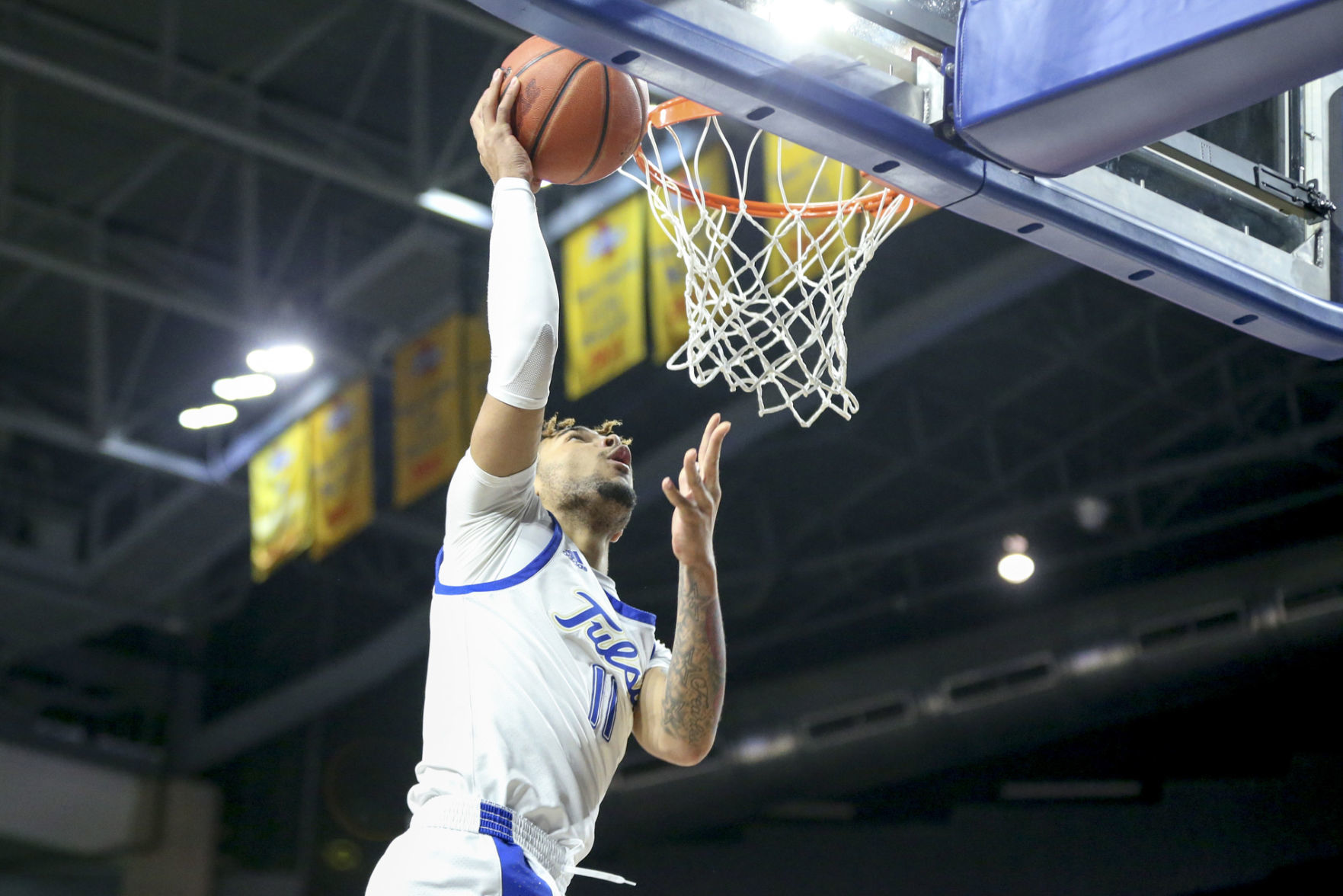 Tulsa Golden Hurricane vs Connecticut Huskies
